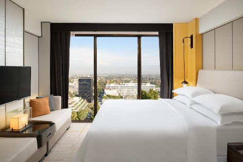 Sheraton Universal - image 20