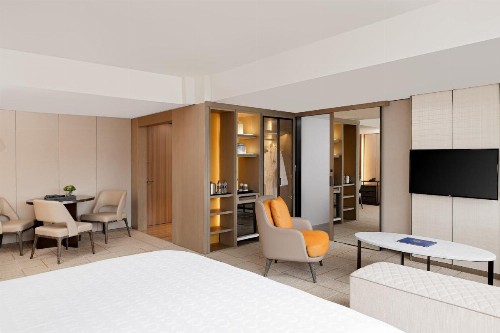 Sheraton Universal - image 25