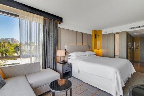 Sheraton Universal - image 26