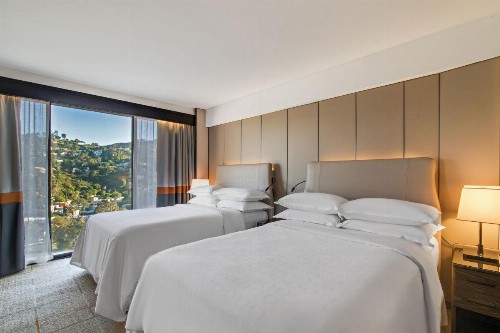 Sheraton Universal - image 28