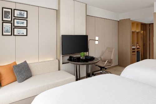 Sheraton Universal - image 32