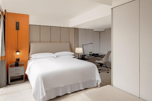 Sheraton Universal - image 34