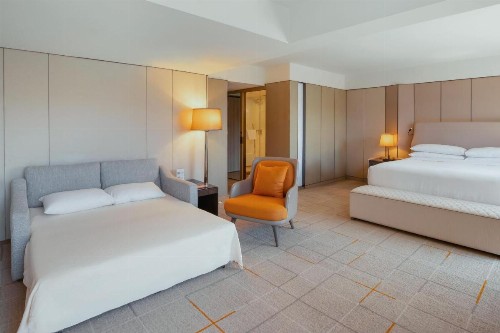 Sheraton Universal - image 37