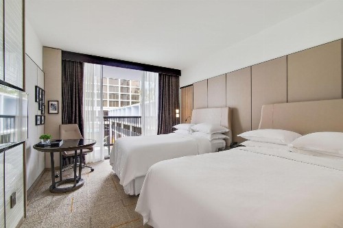 Sheraton Universal - image 38