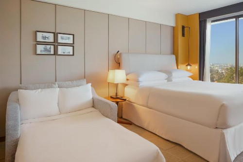 Sheraton Universal - image 42