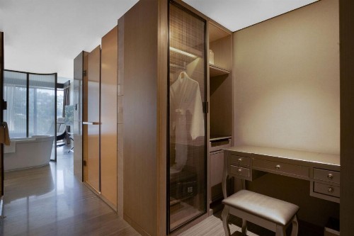 Sheraton Universal - image 43