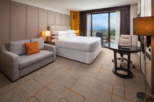 Sheraton Universal - image 46