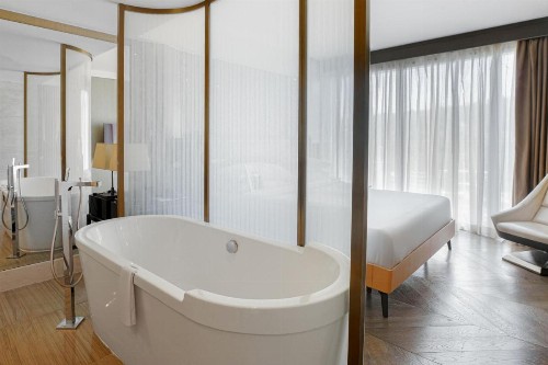 Sheraton Universal - image 49
