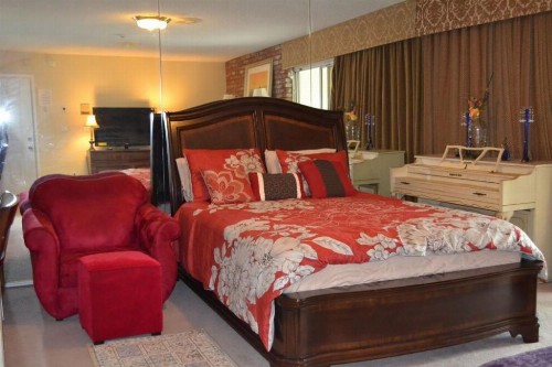 Mini Mansion in Hollywood Hills - image 21