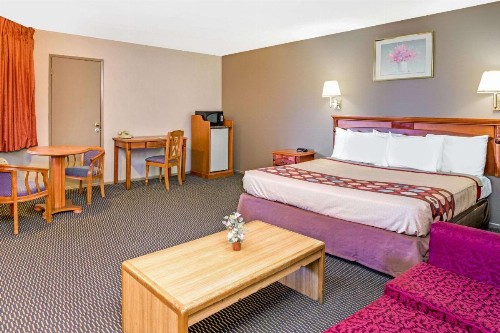 Super 8 by Wyndham Upland Ontario CA - image 10
