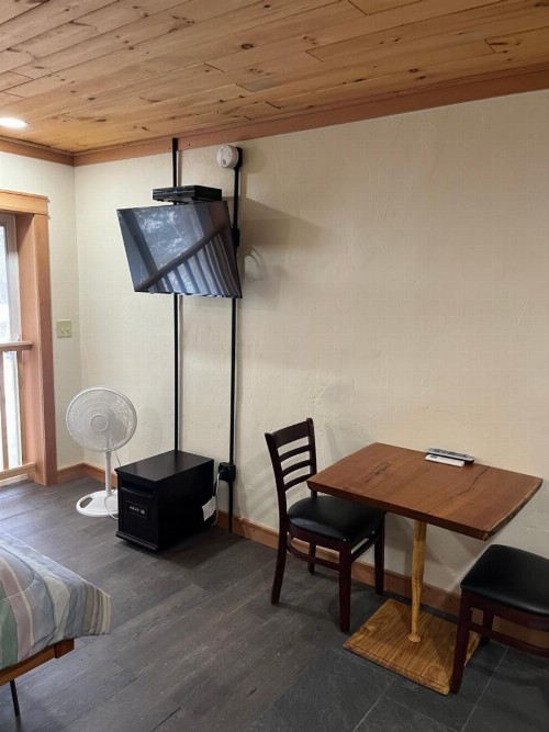 brookside motor inn - image 22