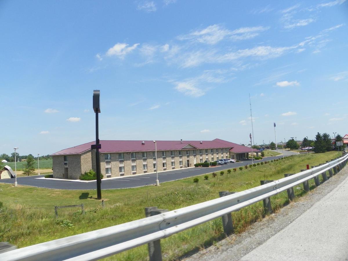 Royalton Inn & Suites Upper Sandusky - main image