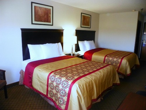 Royalton Inn & Suites Upper Sandusky - image 15
