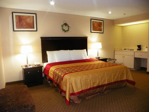 Royalton Inn & Suites Upper Sandusky - image 16
