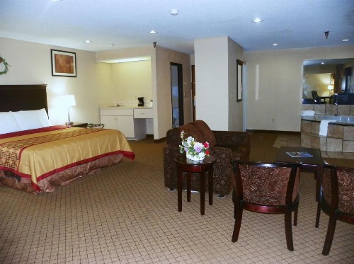 Royalton Inn & Suites Upper Sandusky - image 17