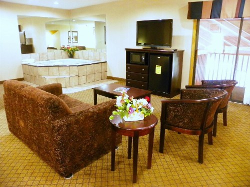 Royalton Inn & Suites Upper Sandusky - image 19