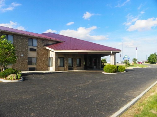 Royalton Inn & Suites Upper Sandusky - image 3