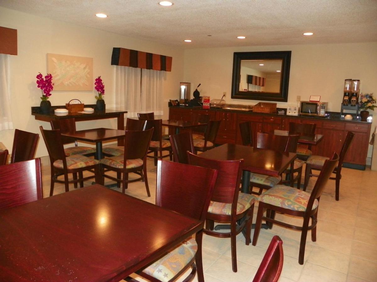 Royalton Inn & Suites Upper Sandusky - image 5
