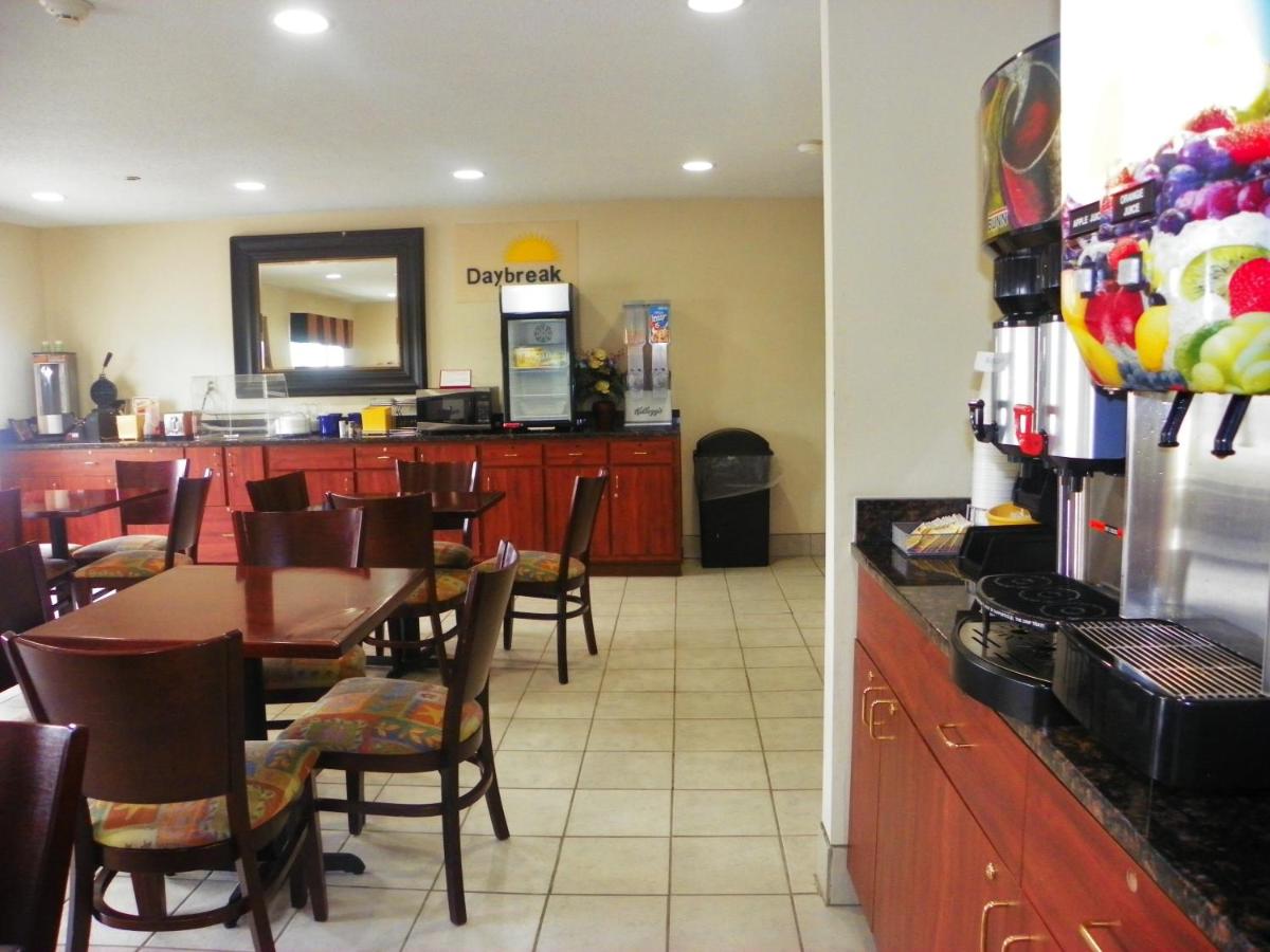 Royalton Inn & Suites Upper Sandusky - image 7