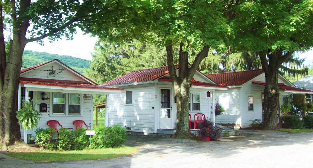 Country Vacation Cottages - image 2