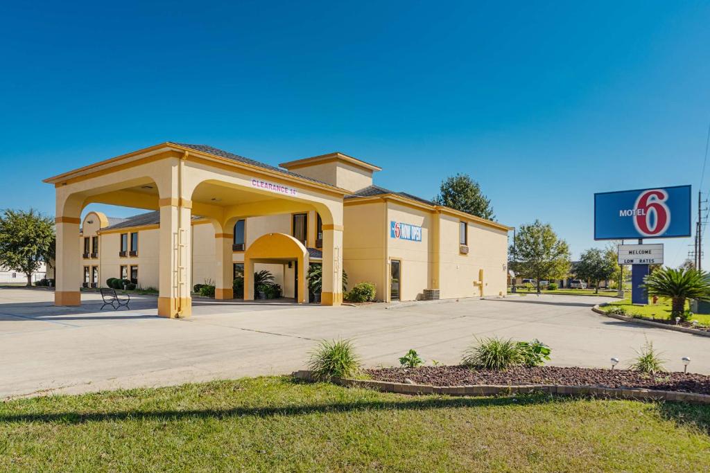 Motel 6-Abbeville LA - main image