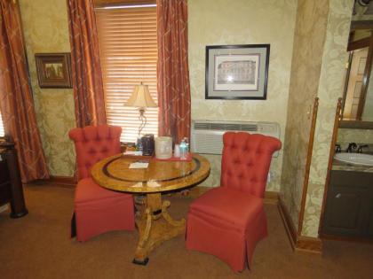 Altland House Inn & Suites - image 11