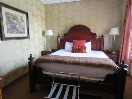 Altland House Inn & Suites - image 12