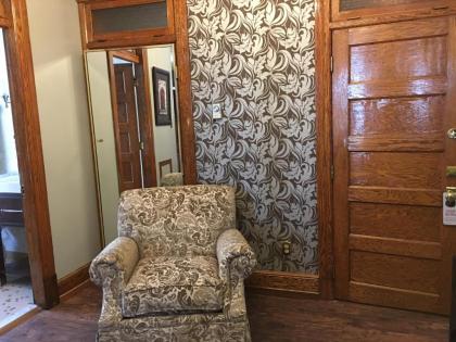 Altland House Inn & Suites - image 7
