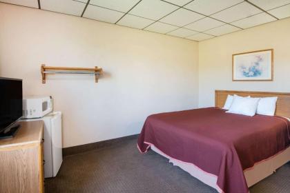 Super 8 by Wyndham Abilene KS - image 8