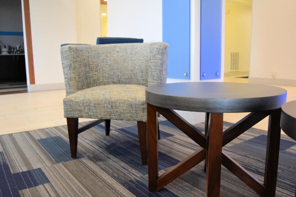 Holiday Inn Express Hotel and Suites Abilene an IHG Hotel - image 4