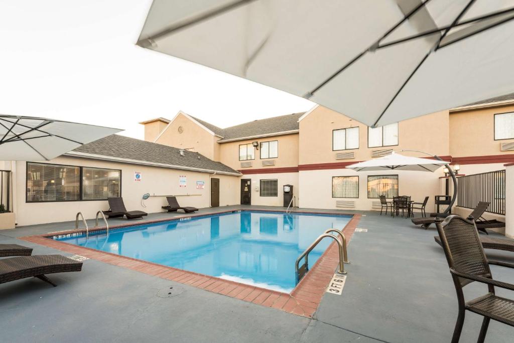 Best Western Abilene Inn and Suites - image 7