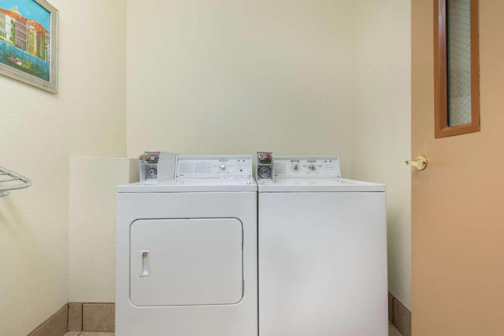 Super 8 by Wyndham Abilene South - image 6