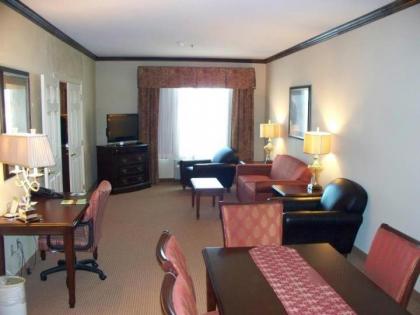 Big Country Hotel & Suites - image 2