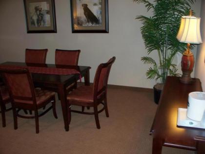 Big Country Hotel & Suites - image 6