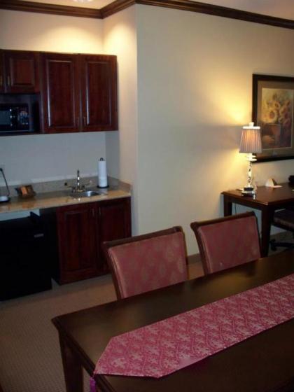 Big Country Hotel & Suites - image 7