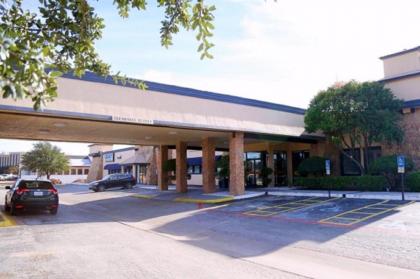 The Inn and Suites at 34 Fifty - image 11