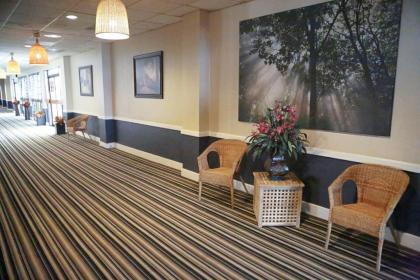 The Inn and Suites at 34 Fifty - image 13