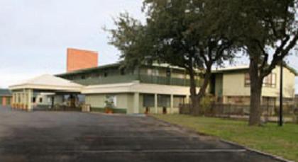 Econo Lodge Inn & Suites - image 2