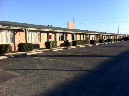Econo Lodge Inn & Suites - image 8