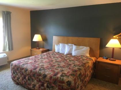 Deluxe Inn - image 5