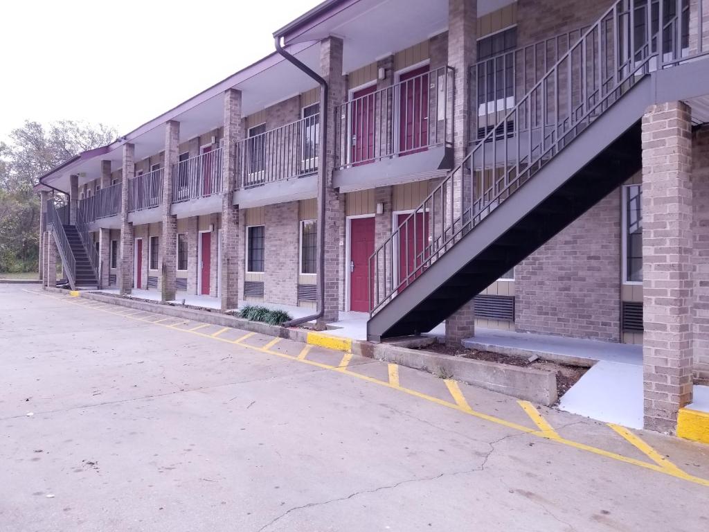 Raintree Inn - main image