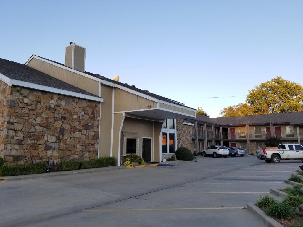 Raintree Inn - image 2