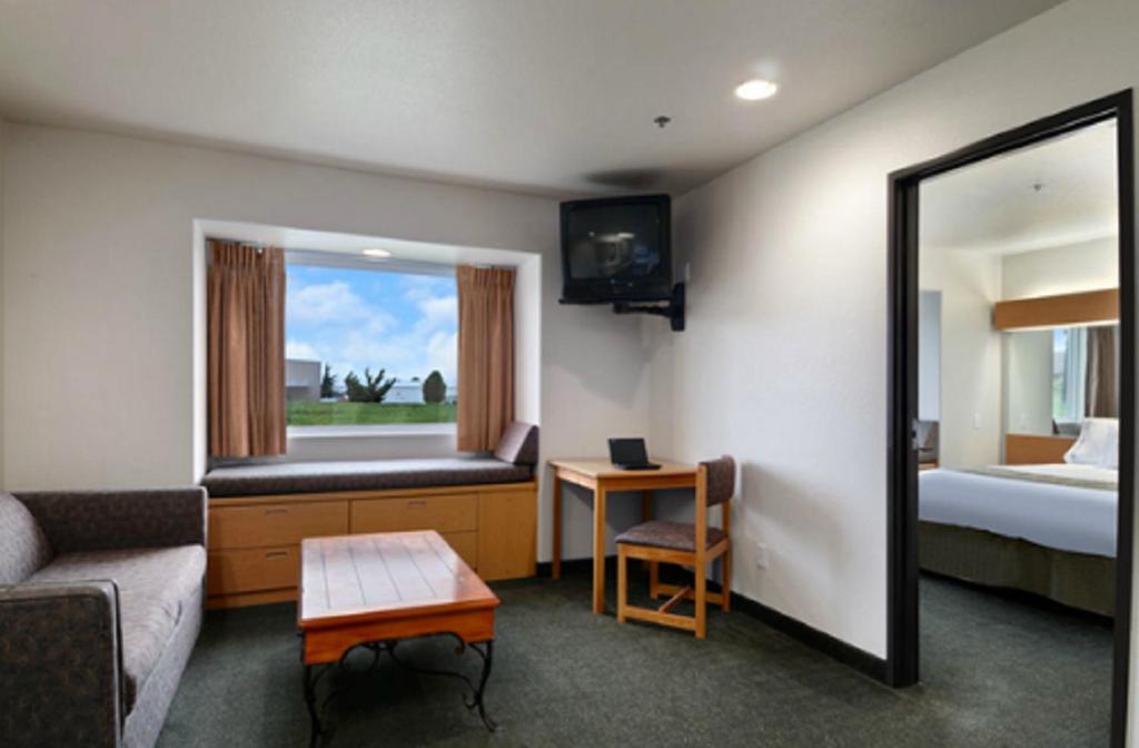 Americas Best Value Inn and Suites Ada - image 6