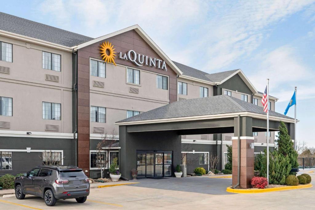 La Quinta by Wyndham Ada - main image