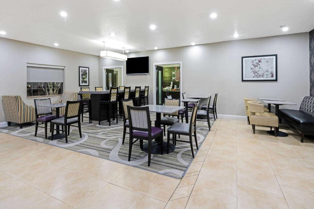 La Quinta by Wyndham Ada - image 5
