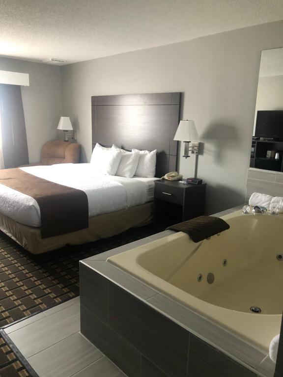 Adams Inn and Suites - main image