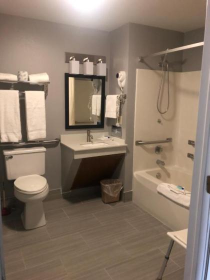 Adams Inn and Suites - image 12