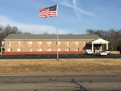 Adams Inn and Suites - image 2