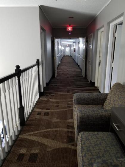 Adams Inn and Suites - image 3