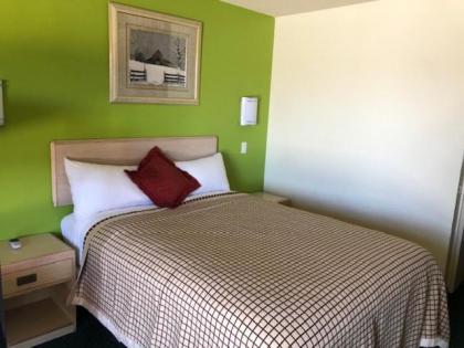 California Inn Hotel and Suites Adelanto US 395 - image 5